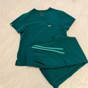 Figs Hunter Green Scrub Set